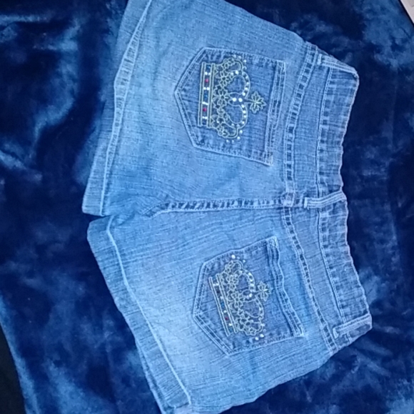 Shorts - Picture 2 of 3